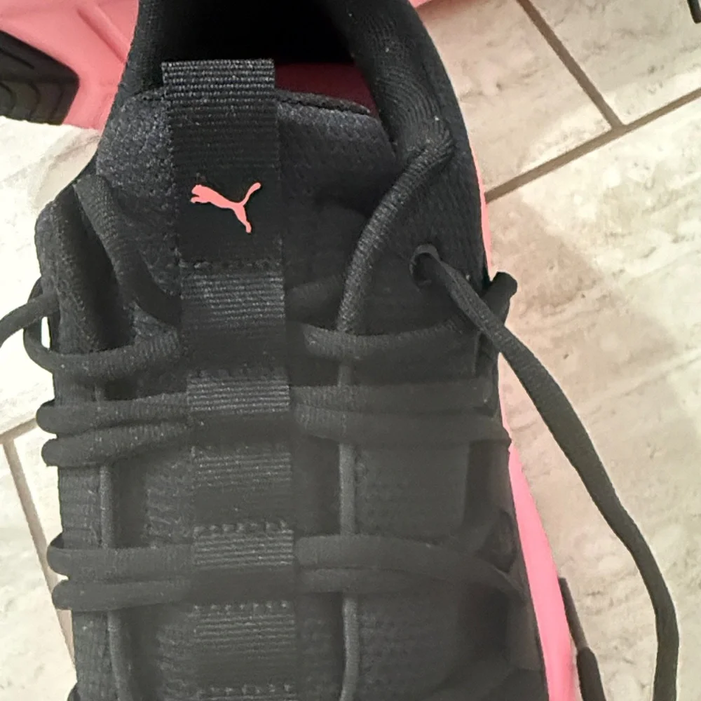 Puma Black and Pink Athletic Shoes.. size 9.5M
New ..soft foam - Picture 5 of 7